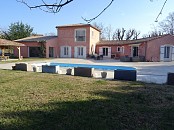 Villa individuelle de 7/8 pièces, piscine, dépendances et terrain plat 2 500 m2.