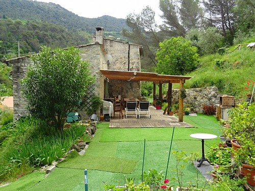 Maison individuelle, 4 pièces, grande terrasse couverte, piscine hors-sol et terrain. 
