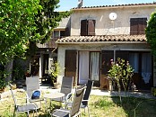 Maison individuelle sur 2 niveaux, 4 pièces, terrasse et terrain 650 m2.