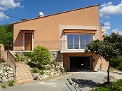 Maison individuelle de 4/5 pièces, grand garage, terrasse et terrain.en planches.