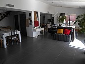 Maison de 7 pièces. Terrasses, piscine hors-sol, dépendances, grand garage et terrain de 2050 m2.